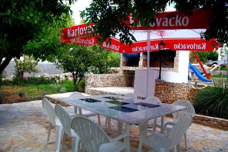 kuća sa bazenom - slika 12