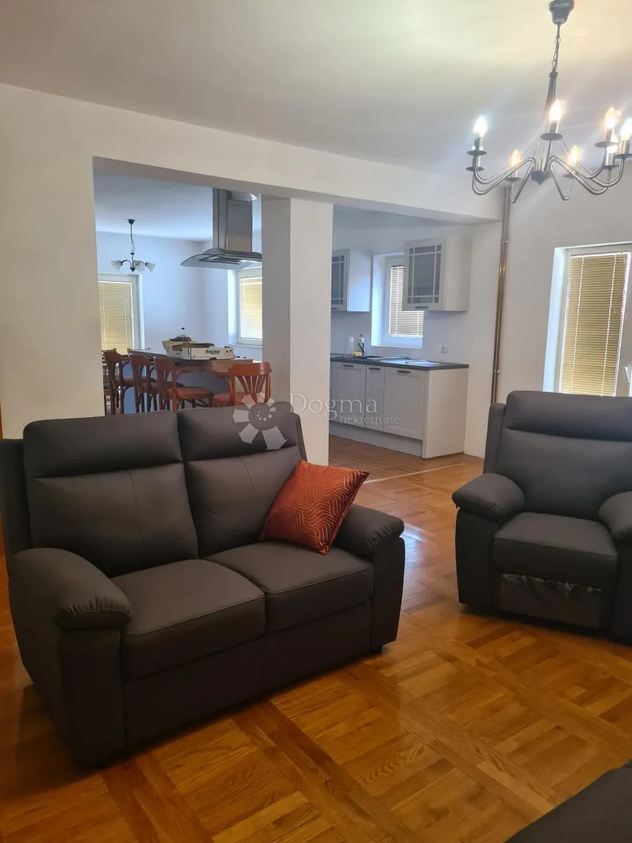 imanje u čalincu s romantičnom kurijom i modernom kućom - slika 9