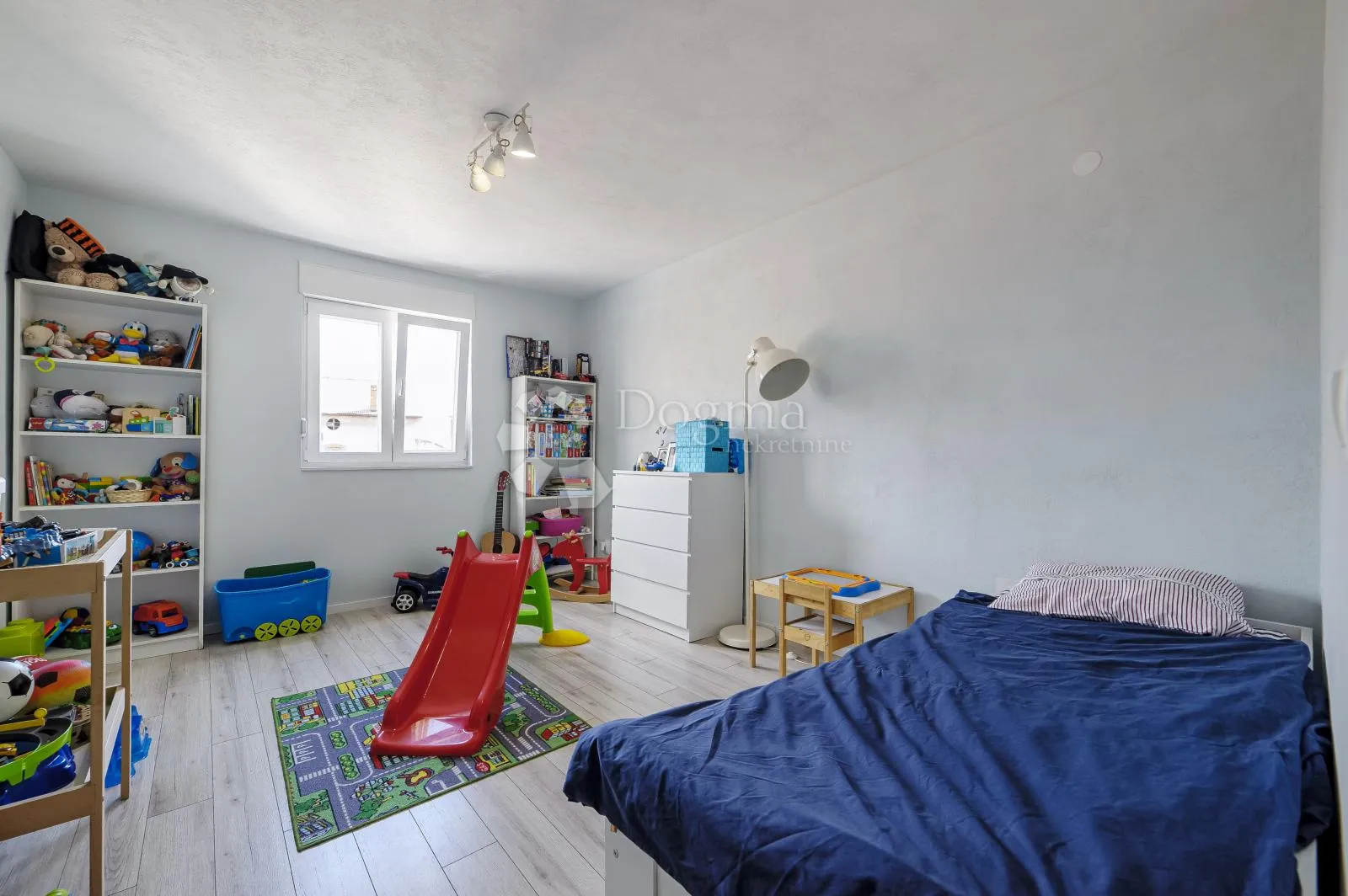 šibenik - renovirani stan u centru grada - slika 13
