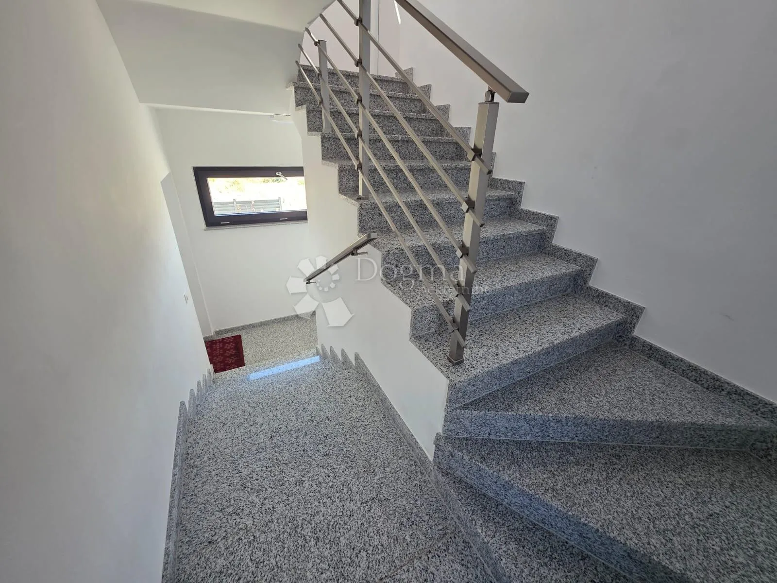 rogoznica-predivan stan 80m od mora - slika 3