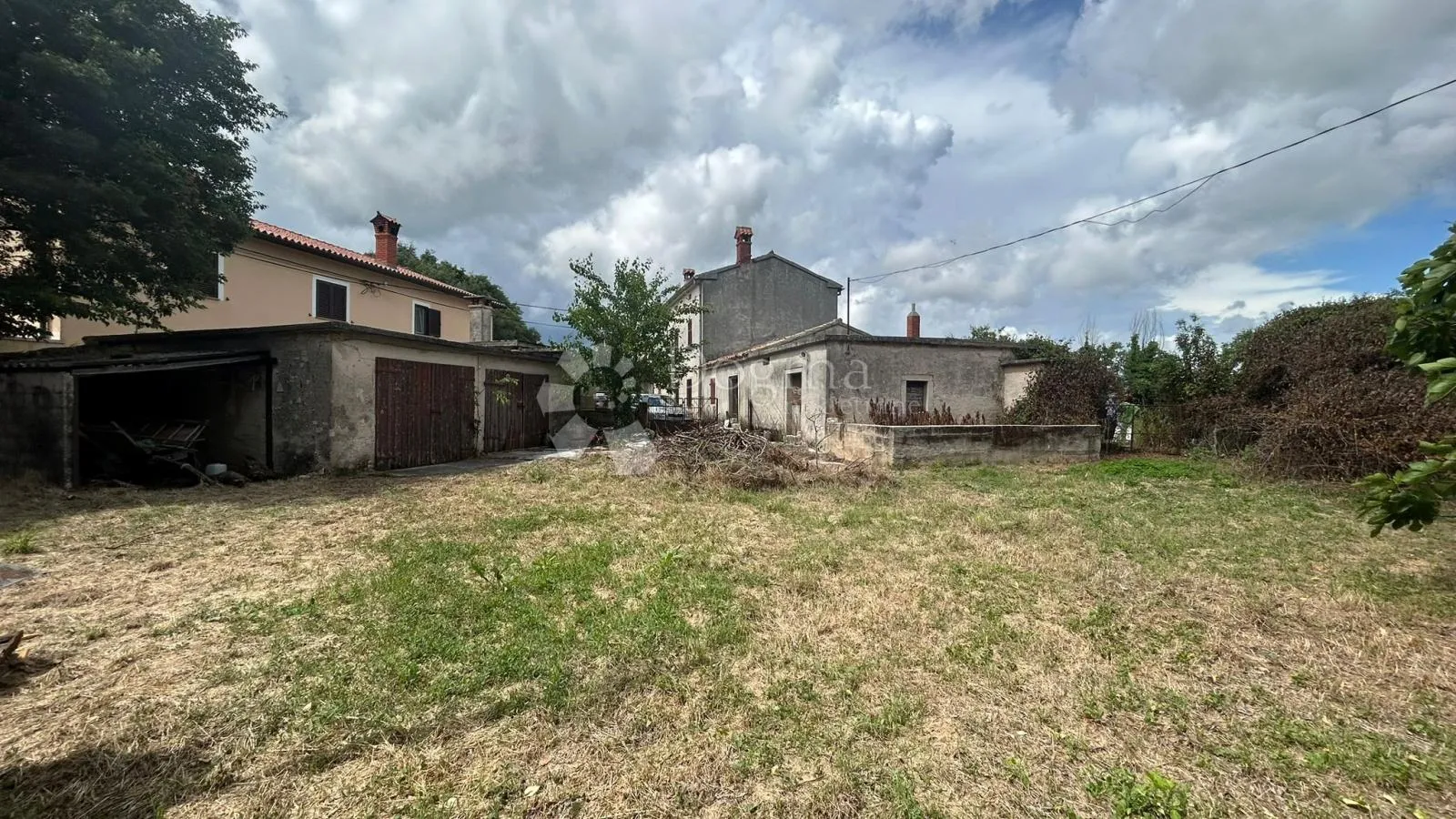 kuća za renovaciju s građevinskim zemljištem - barban - slika 7