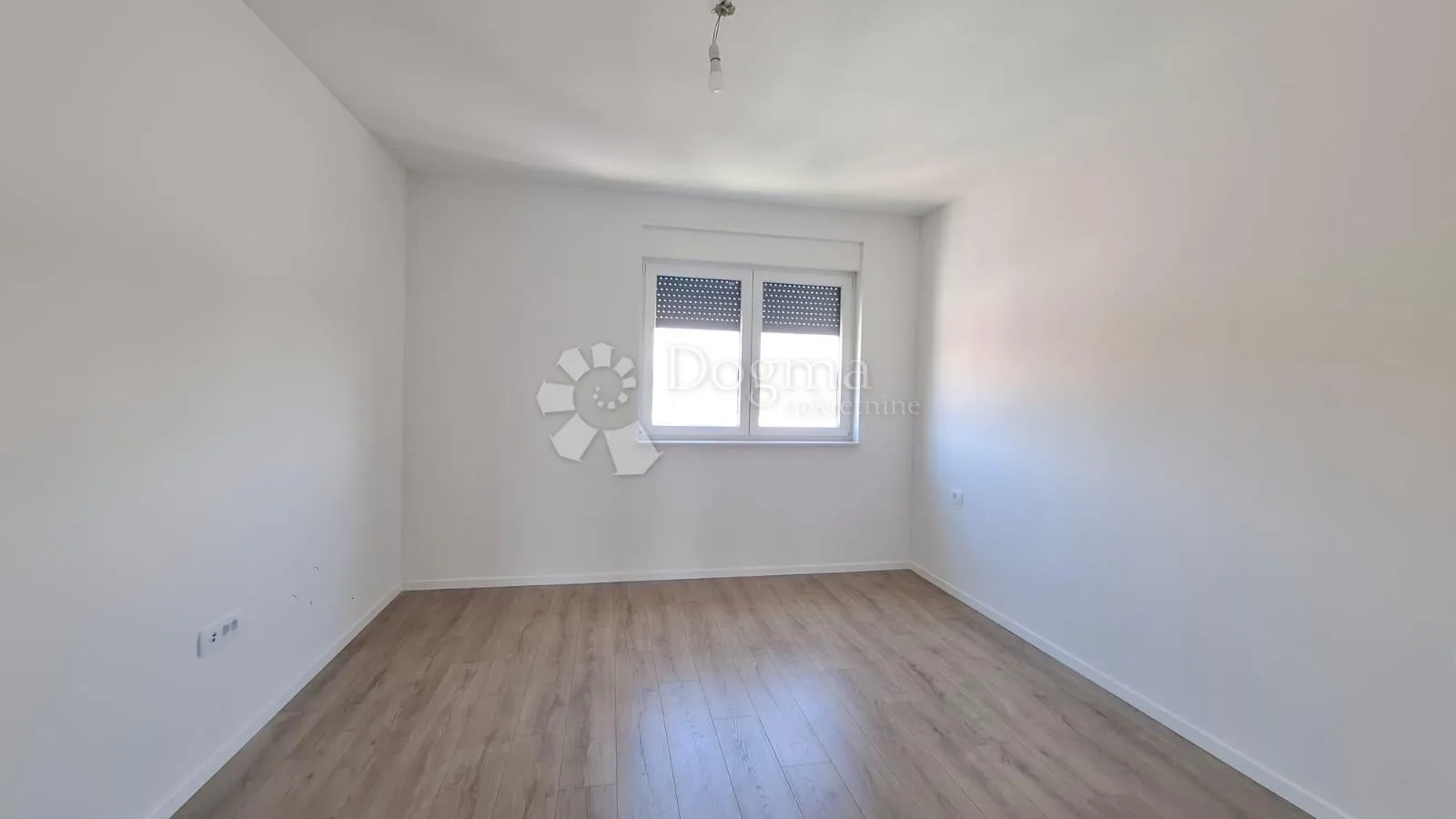 penthouse sa 3ss+db i krovnom terasom 800m od mora - slika 13
