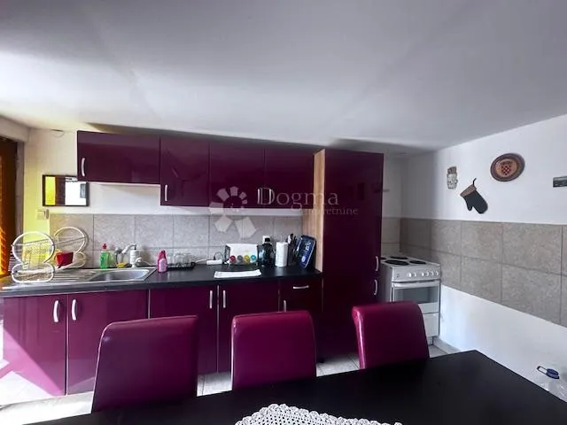 kuća sa 2 pomoćna objekta perušić konjsko brdo - slika 14