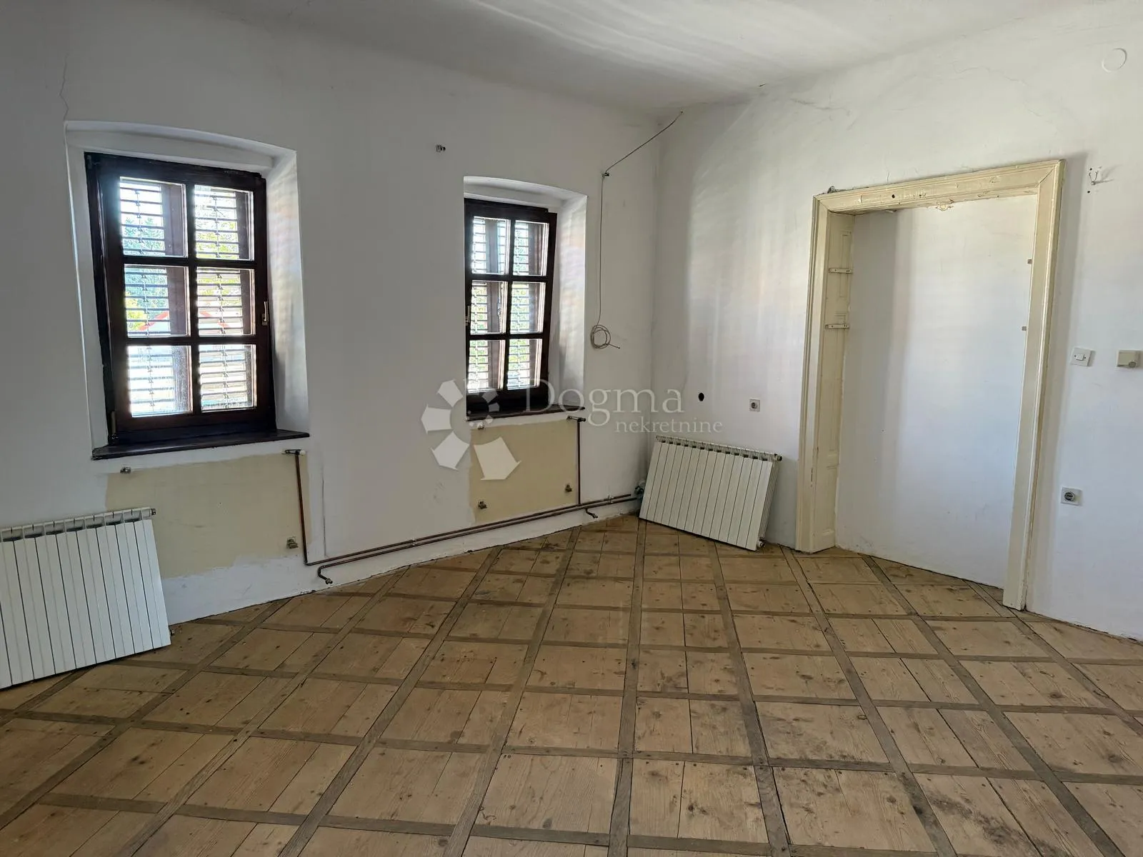 stan u centru za renovaciju - investicija - slika 2