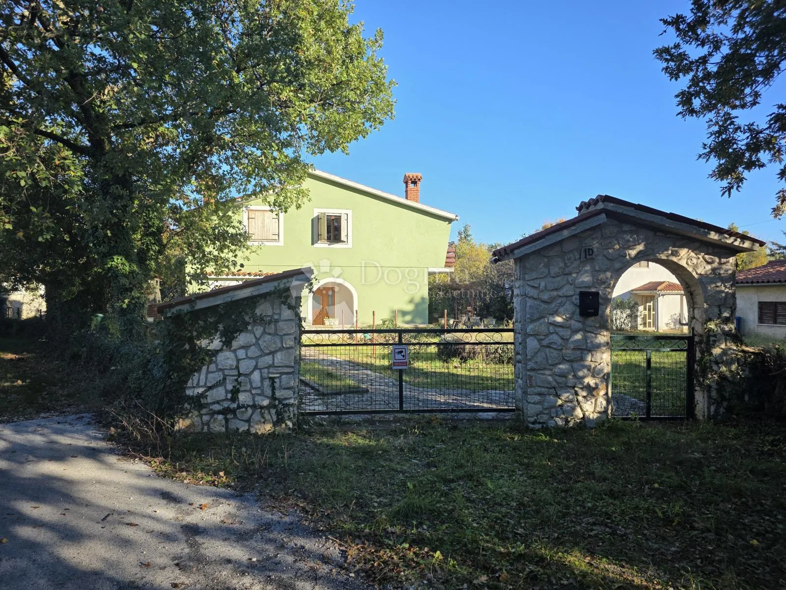 labin, kuća sa odvojenim studio apartmanom i garažom nedaleko labina - slika 2