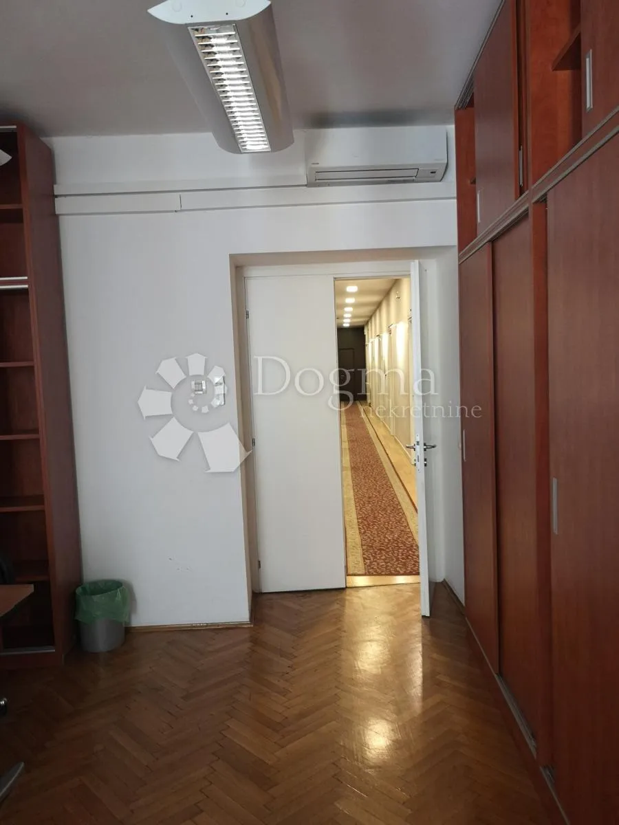 poslovni prostor-kancelarije u zgradi sa liftom! - slika 10