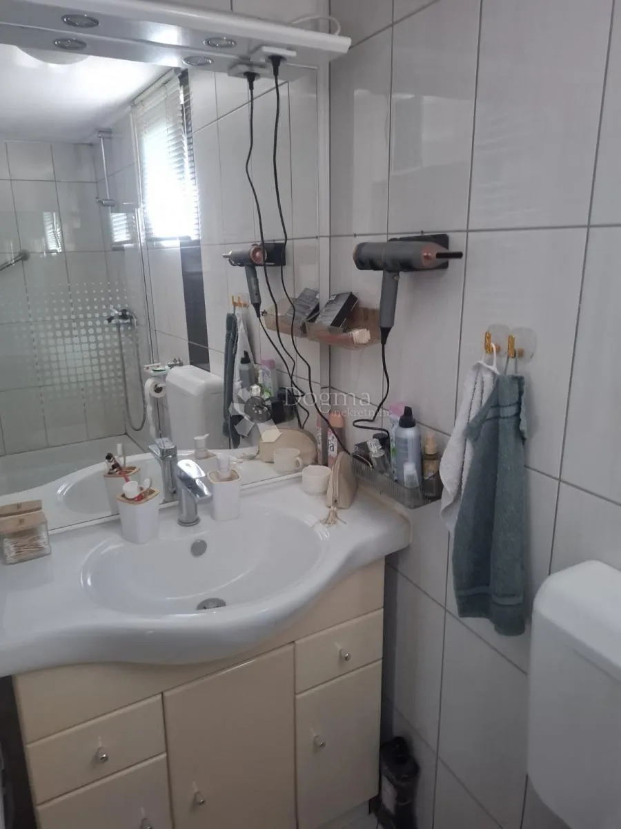 kuća za odmor s uređenom okućnicom - slika 8
