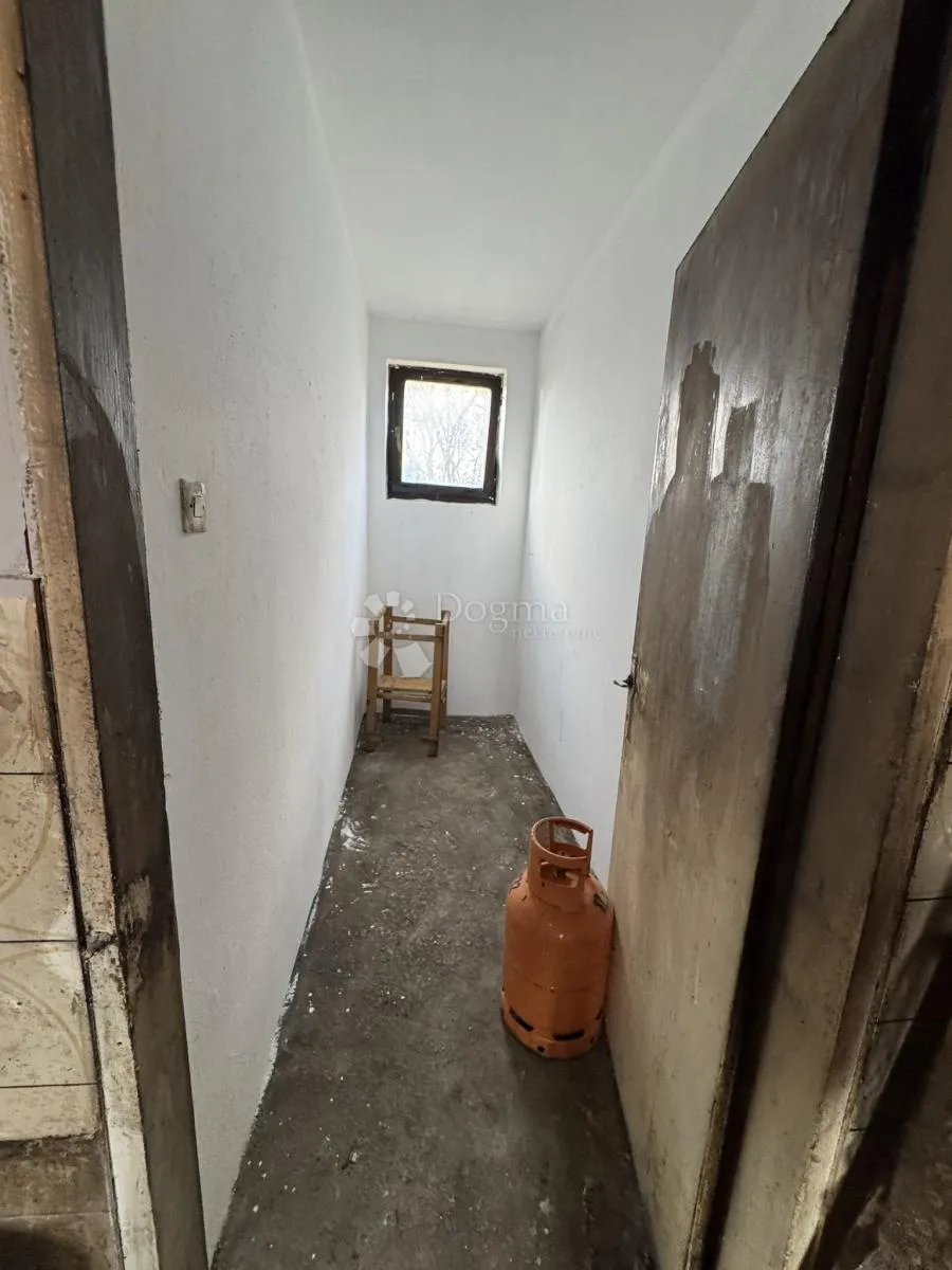 mir i priroda: kuća s gospodarskim objektima i voćnjakom - slika 7