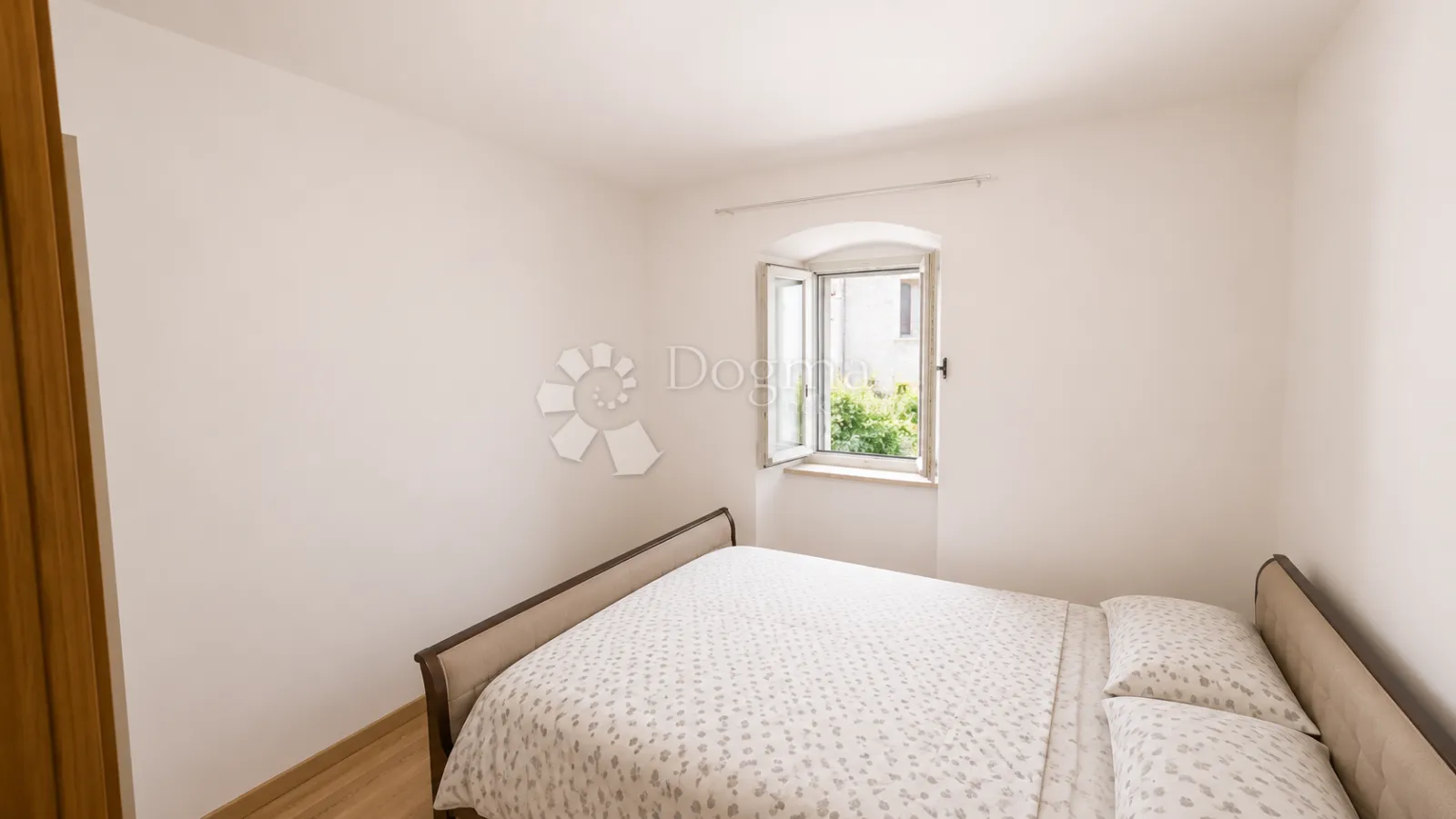 kuća u nizu u srcu mjesta udaljenog 7km od pule – 120 m² + dodatno dvorište 68 m² - slika 9
