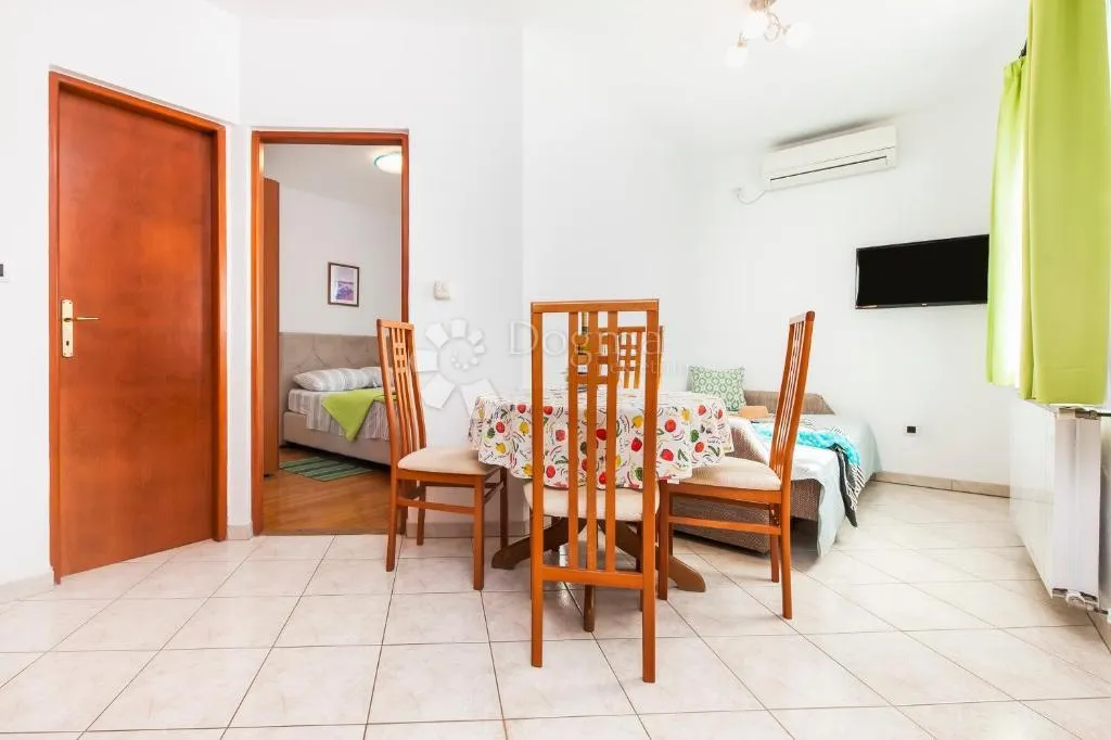 kuća sa apartmanima - slika 40