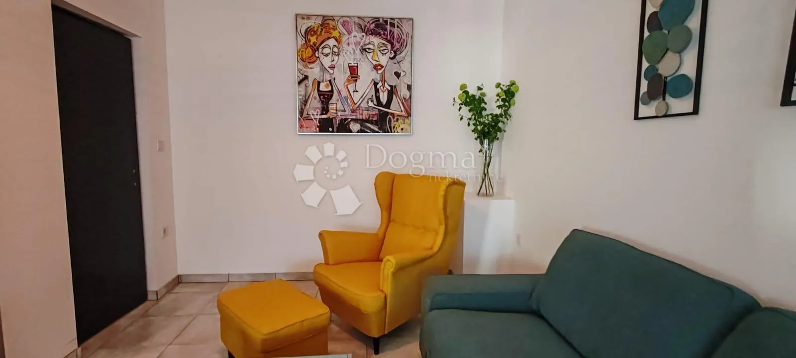 stan u prizemlju sa lijepim dvorištem. supetarska draga - slika 12