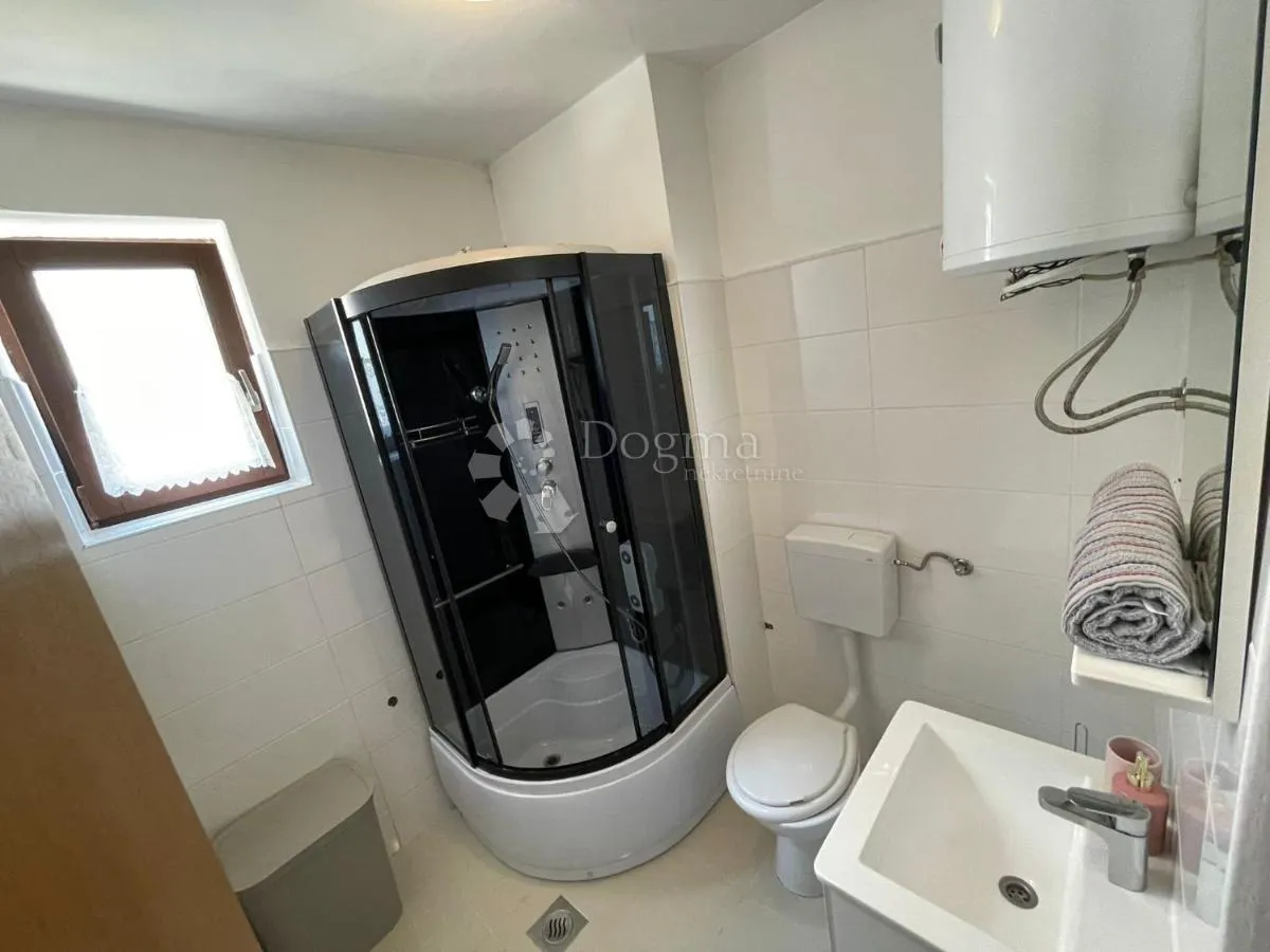 malinska - apartmanska kuća 400 m od mora - slika 15