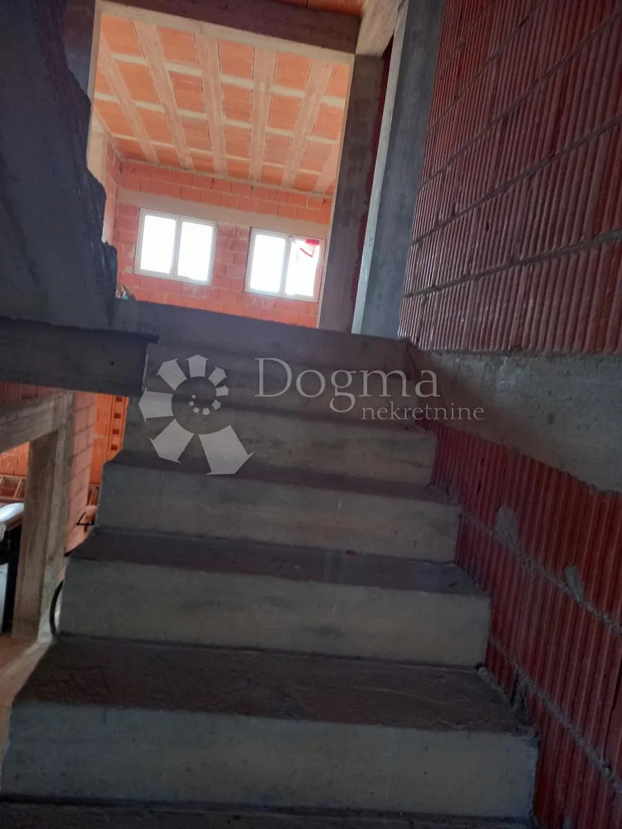 vodice - kuća 800 m2 odlična prilika - slika 32