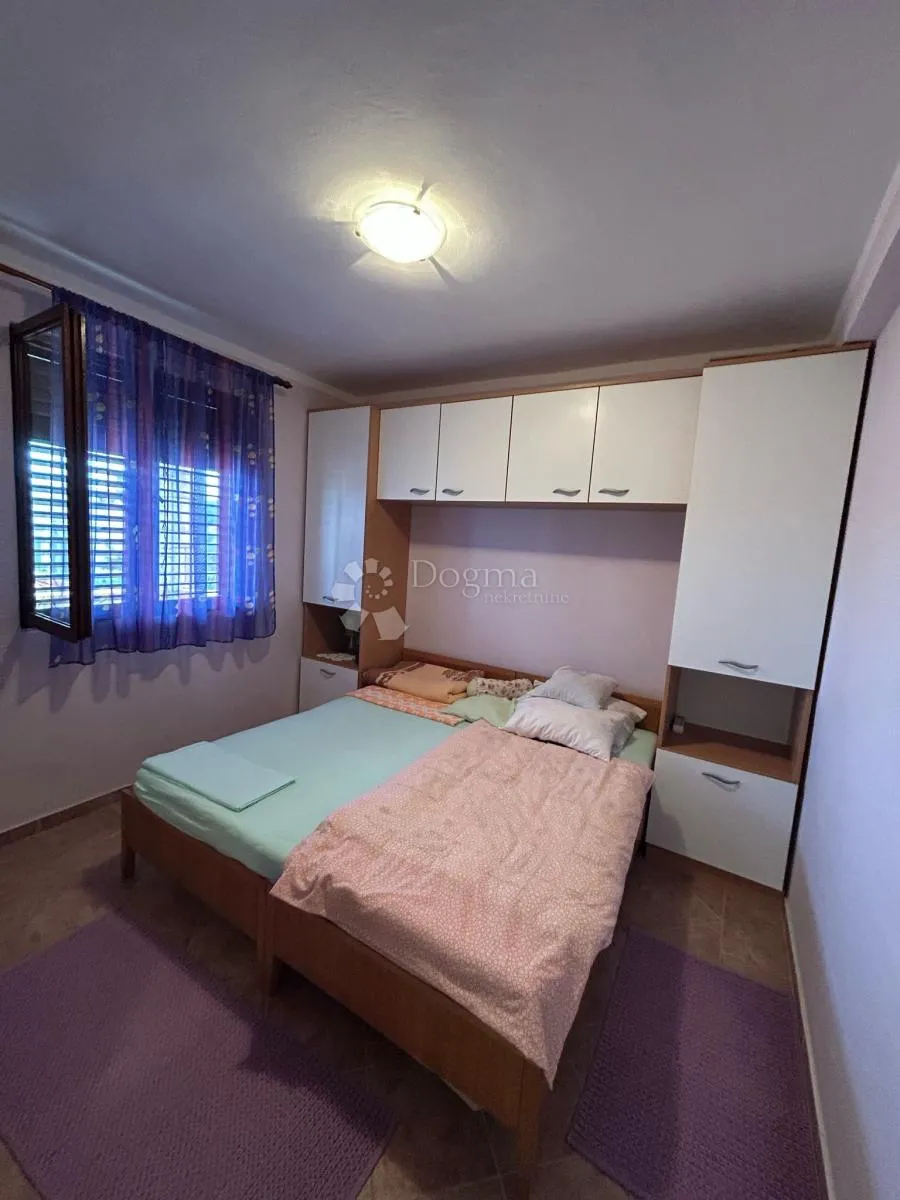prekrasna kuća s više apartmana, 150 m od mora - slika 6