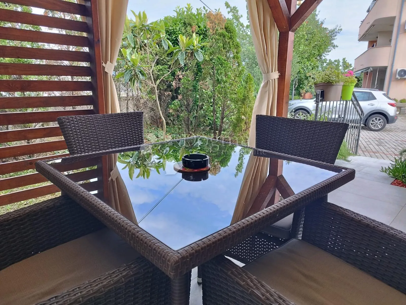 malinska - 2 apartmana sa sjenicom - slika 22