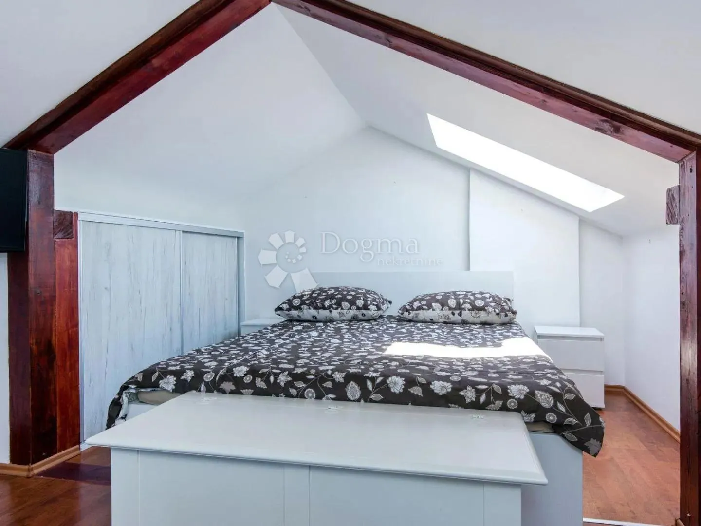 dvoetažni app 64m2 s prekrasnim pogledom - slika 12