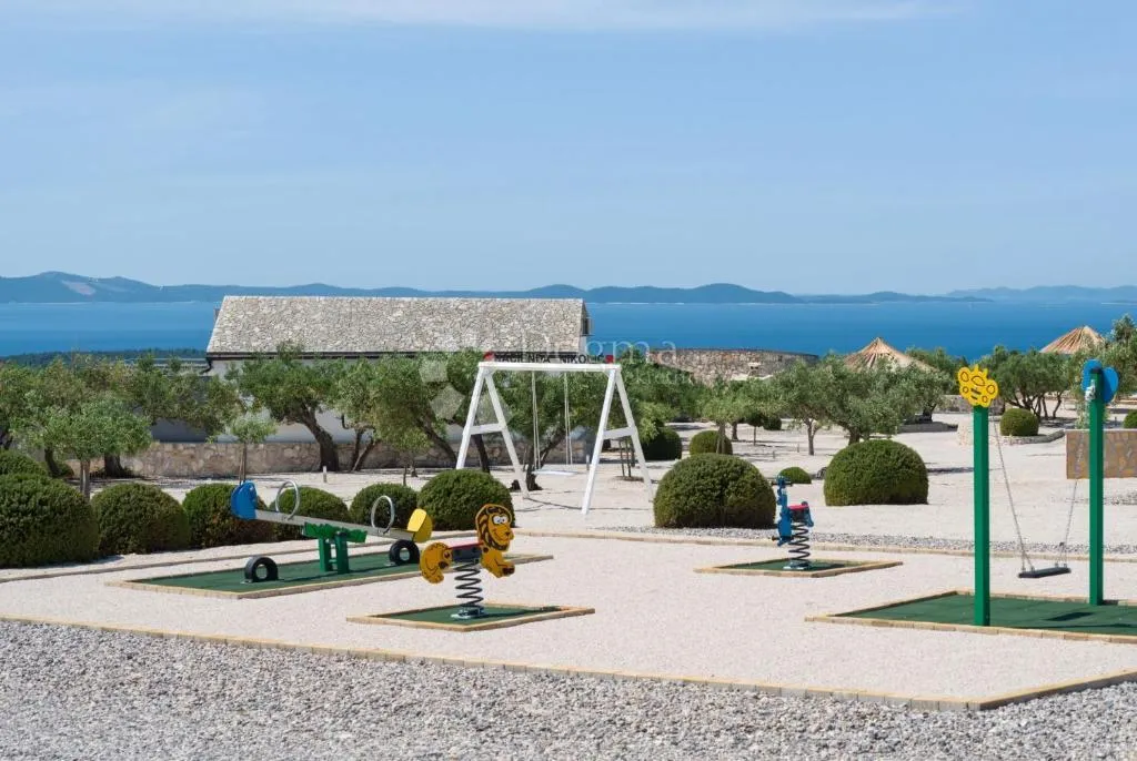 brač,milna - luksuzna vila s bazenom i sportskim sadržajima - slika 6