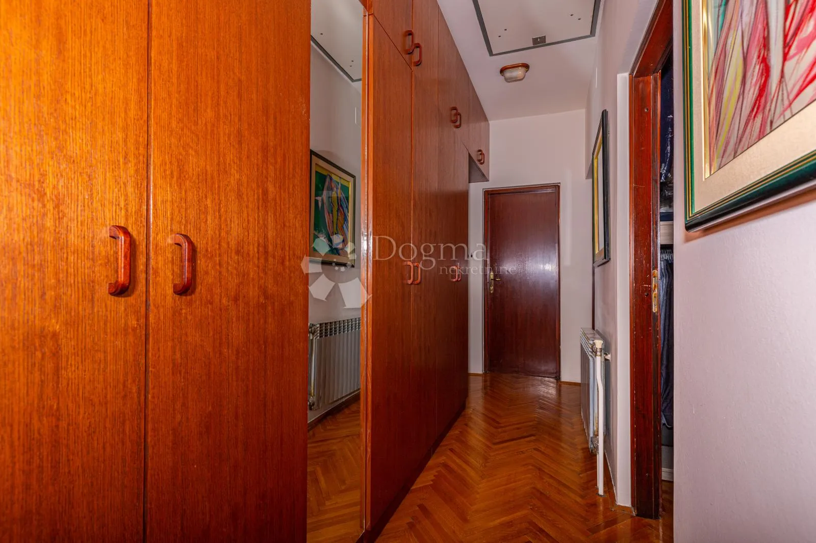 apartman sa galerijom i prekrasnim pogledom na more - slika 6
