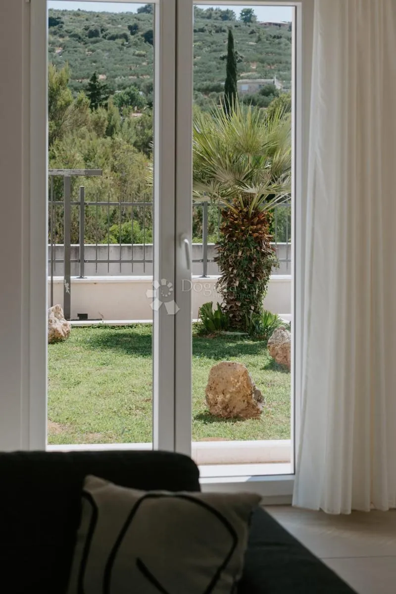 moderna vila s bazenom - slika 10