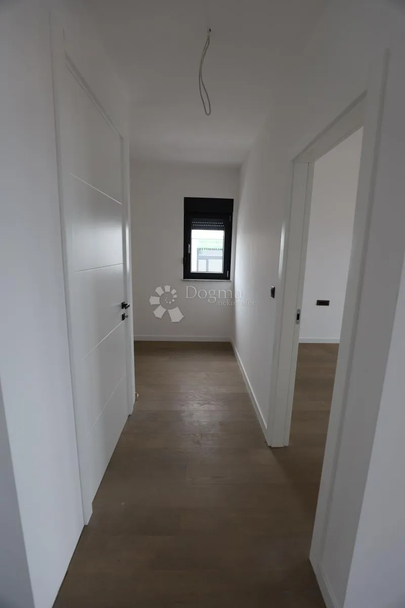 penthouse sa krovnom terasom , garažom, liftom , podno grijanje - slika 4