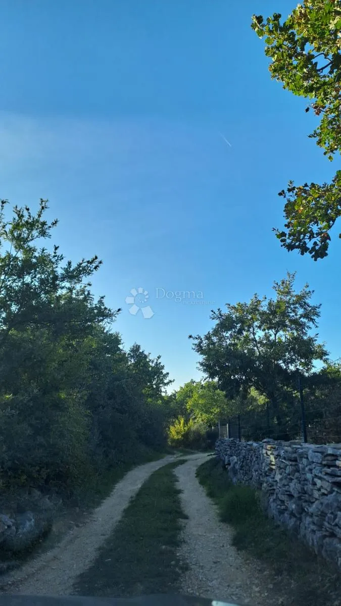 veliko poljoprivredno zemljište 18,357m2 - slika 1