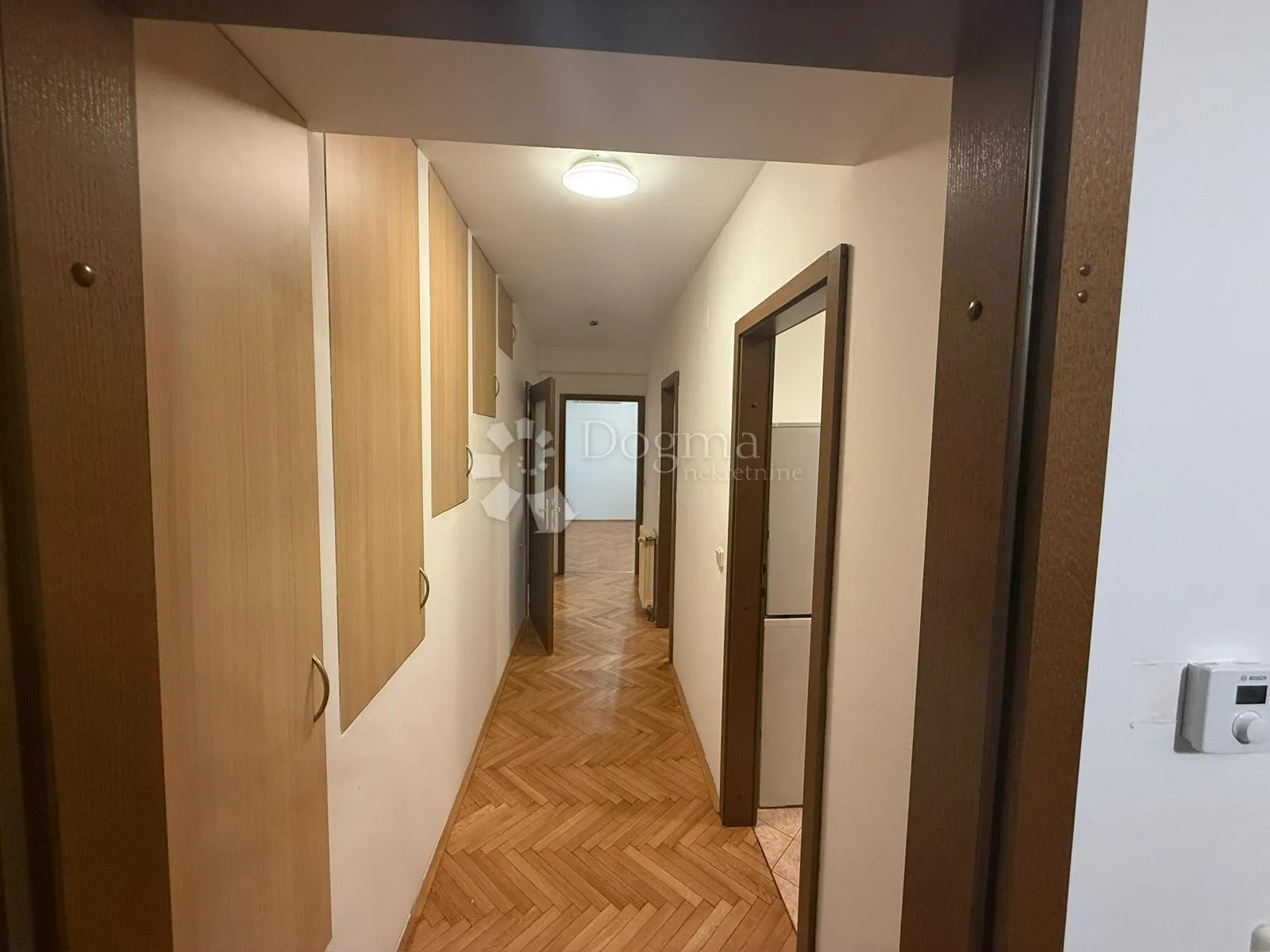 ravnice – stan s garažom, dvorištem i parkingom! - slika 8
