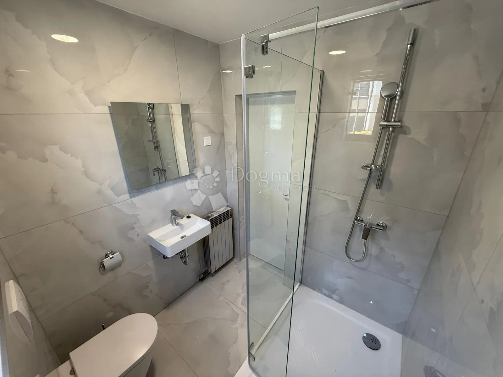 višestambena kuća 391 m² – odlična investicija - slika 8