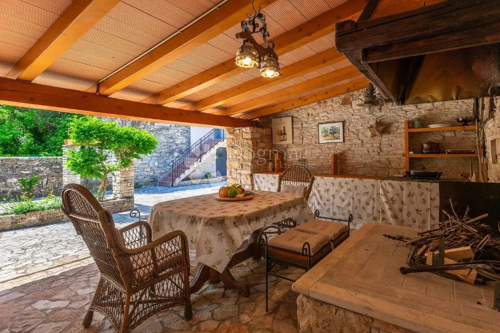 tradicionalna kamena kuća s konobom i maslinikom - slika 9