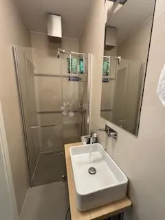 centar-67m2,2s+db adaptiran ,lift ,drugi kat - slika 8