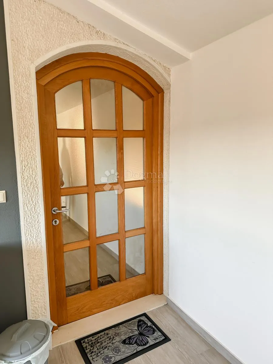 šibenik, dvoetažni stan s panoramskim pogeldom i garažom, 250 m2 - slika 9
