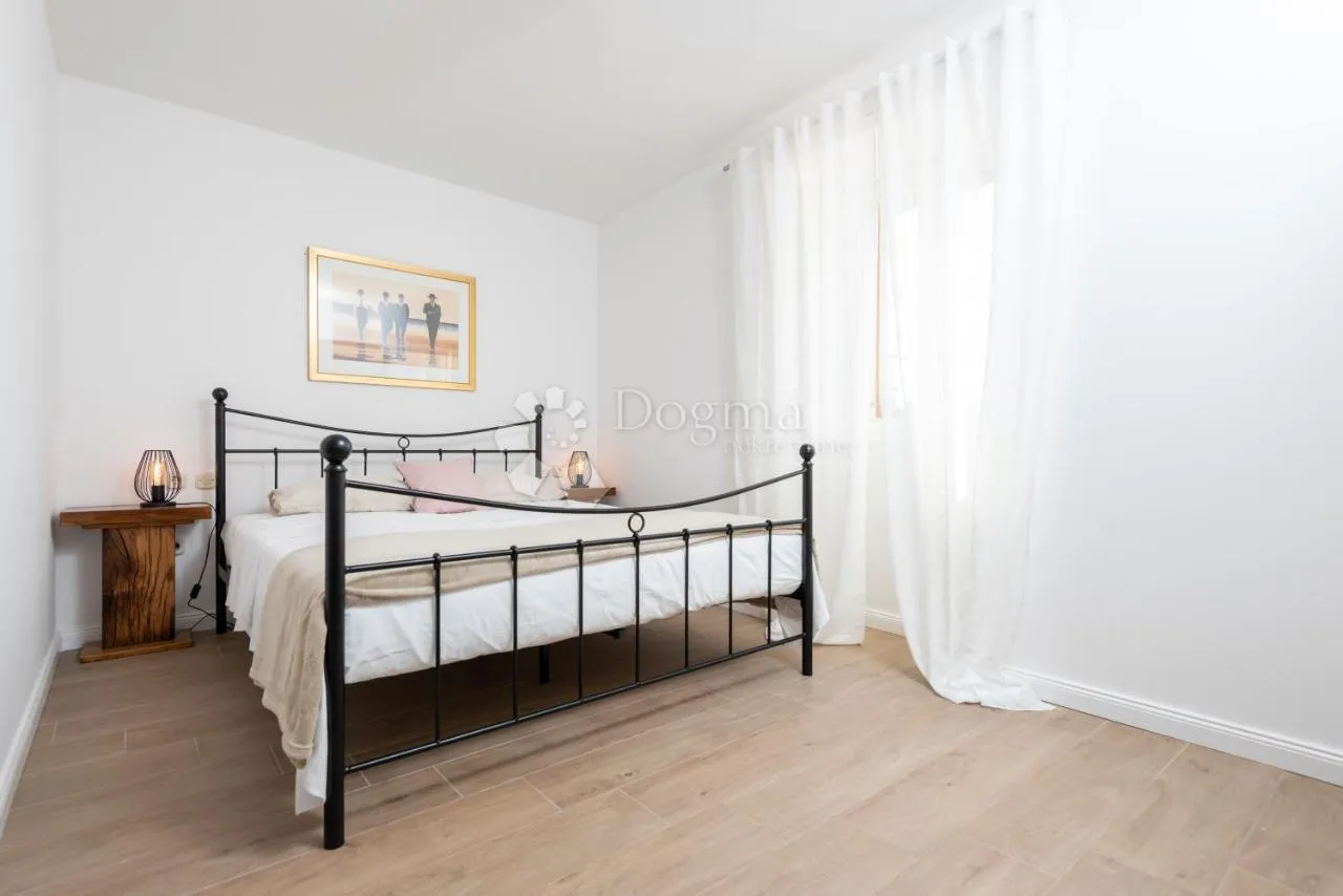 kamena renovirana kuća do mora - slika 8