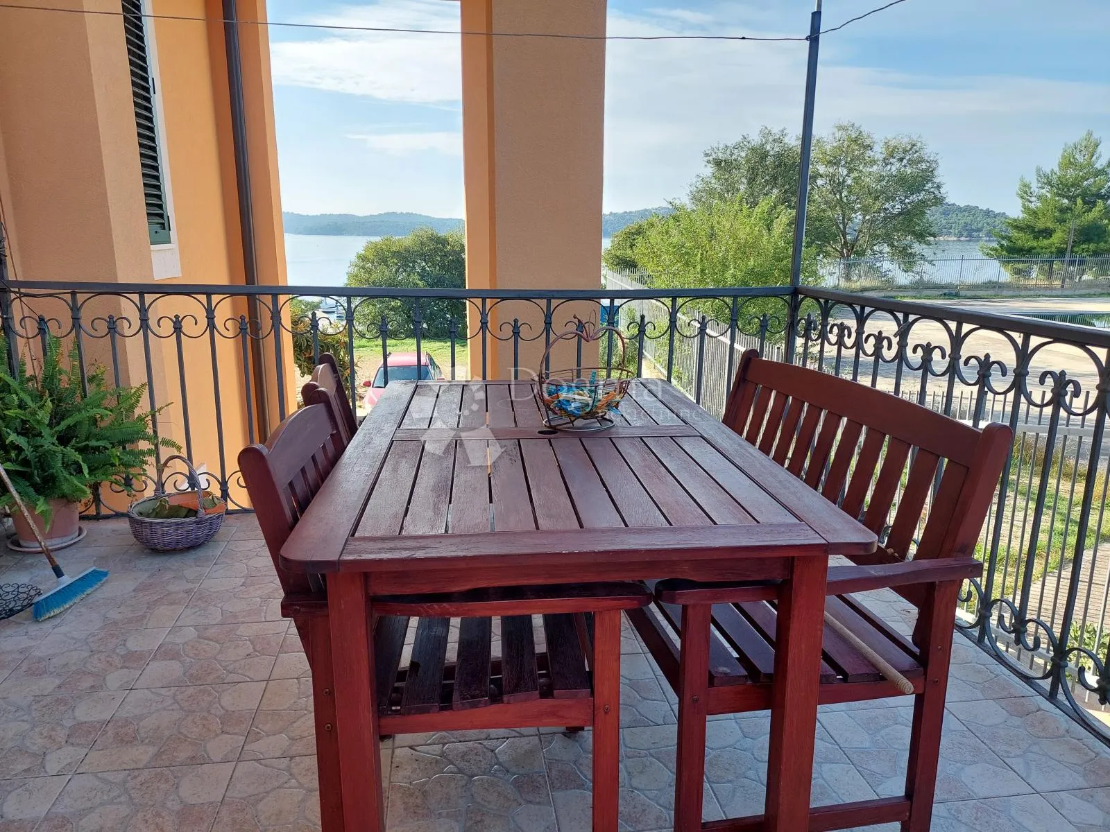 sibenik grad - prekrasan stan na top lokaciji - slika 3