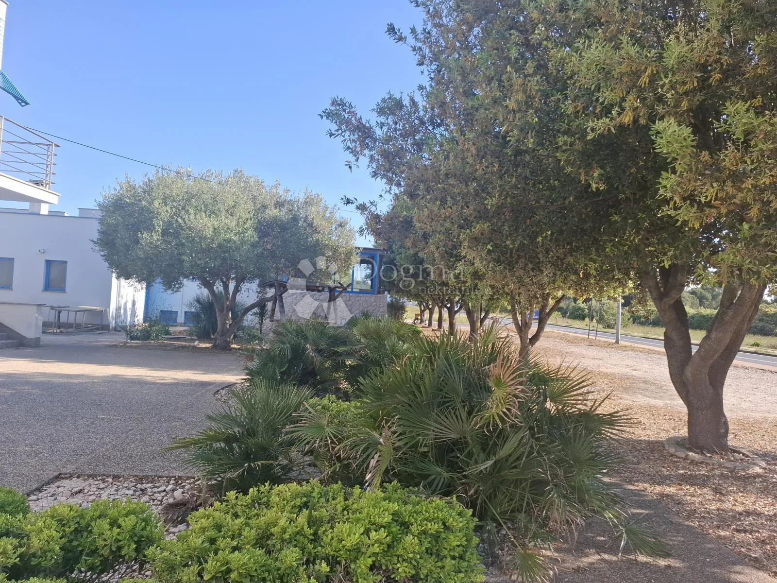 poslovni prostor s uhodanim restoranom na frekventnoj lokaciji - zaton - slika 3