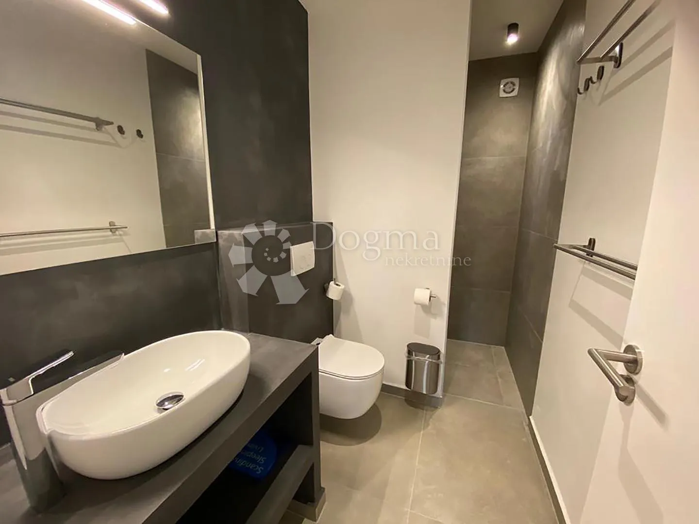 premantura - kuća sa 3 luksuzna apartmana i pogledom na more - slika 30
