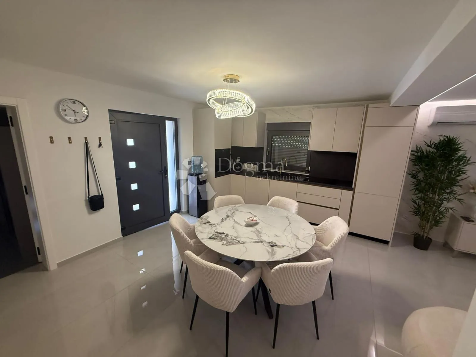 moderna vila sa bazenom na otoku viru top lokacija - slika 13