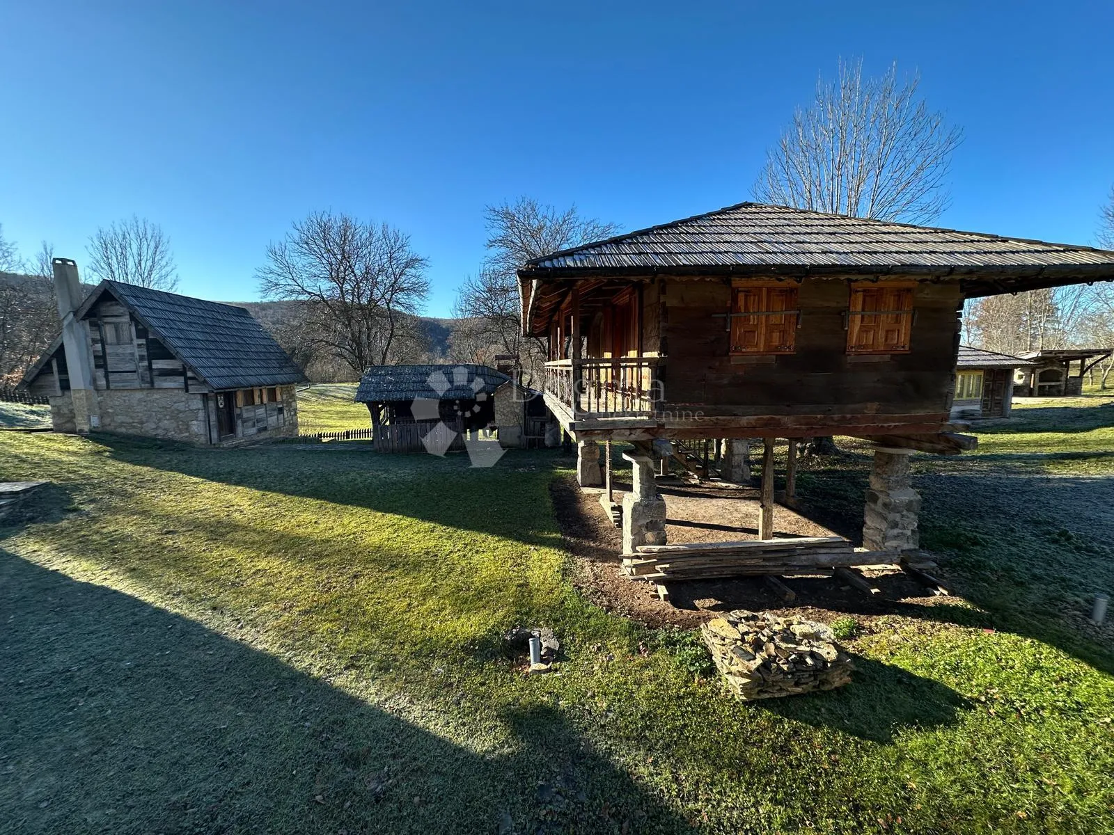 difuzni hotel autohtone kamene kuće 10+1 - slika 21