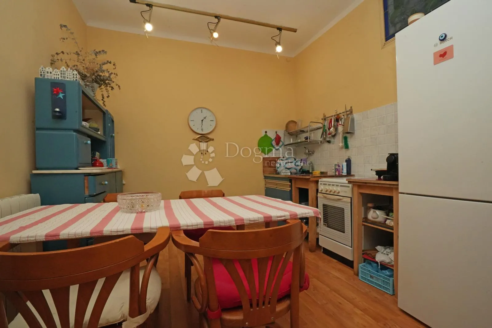 top cijena! 2.779€ m2 - divan stan u centru pule! - slika 14