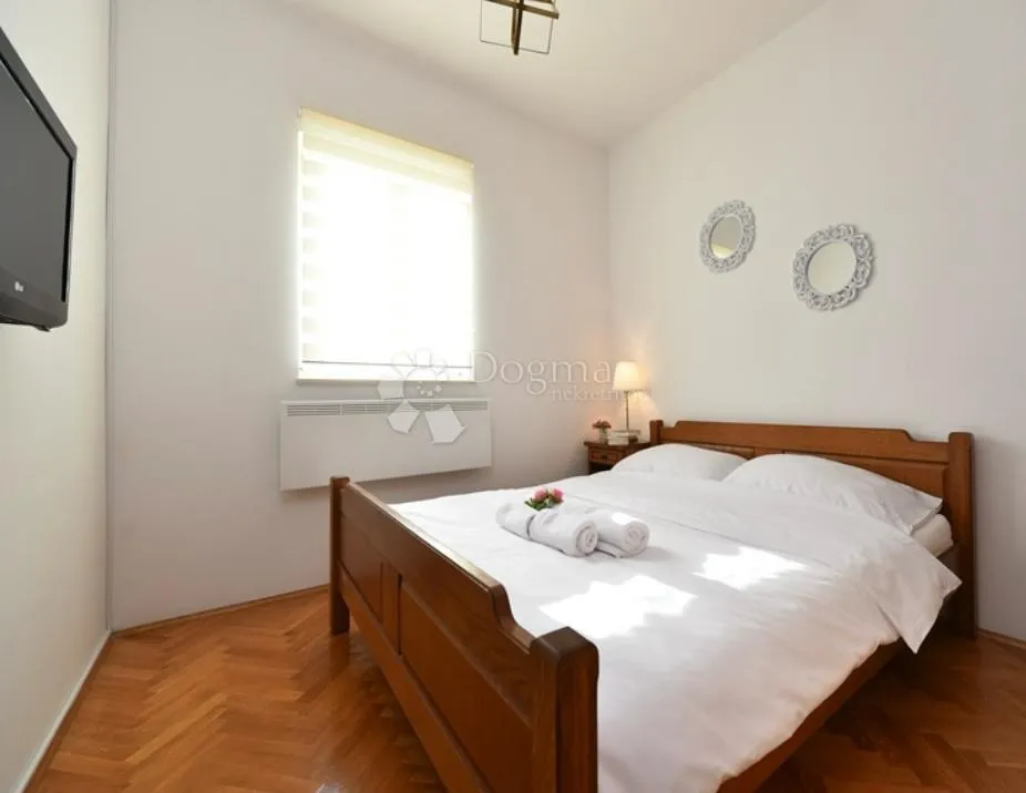 villa s bazenom u privlaci - slika 9