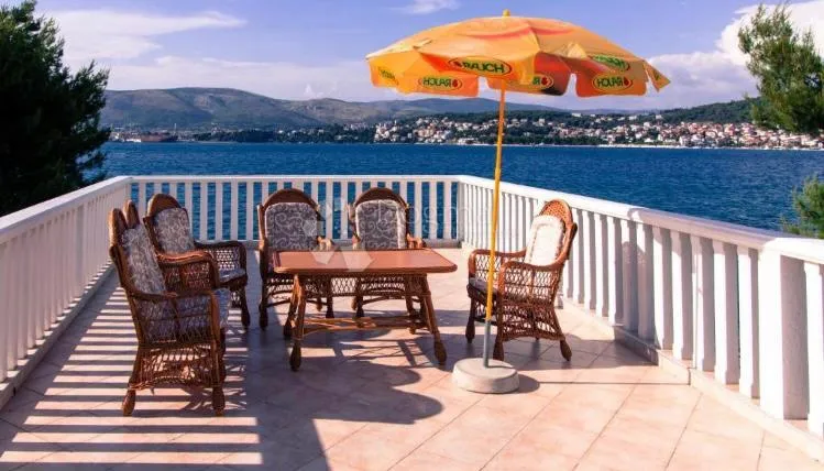 fantastična vila 5 metara od mora u okrugu gornjem - čiovo - slika 2