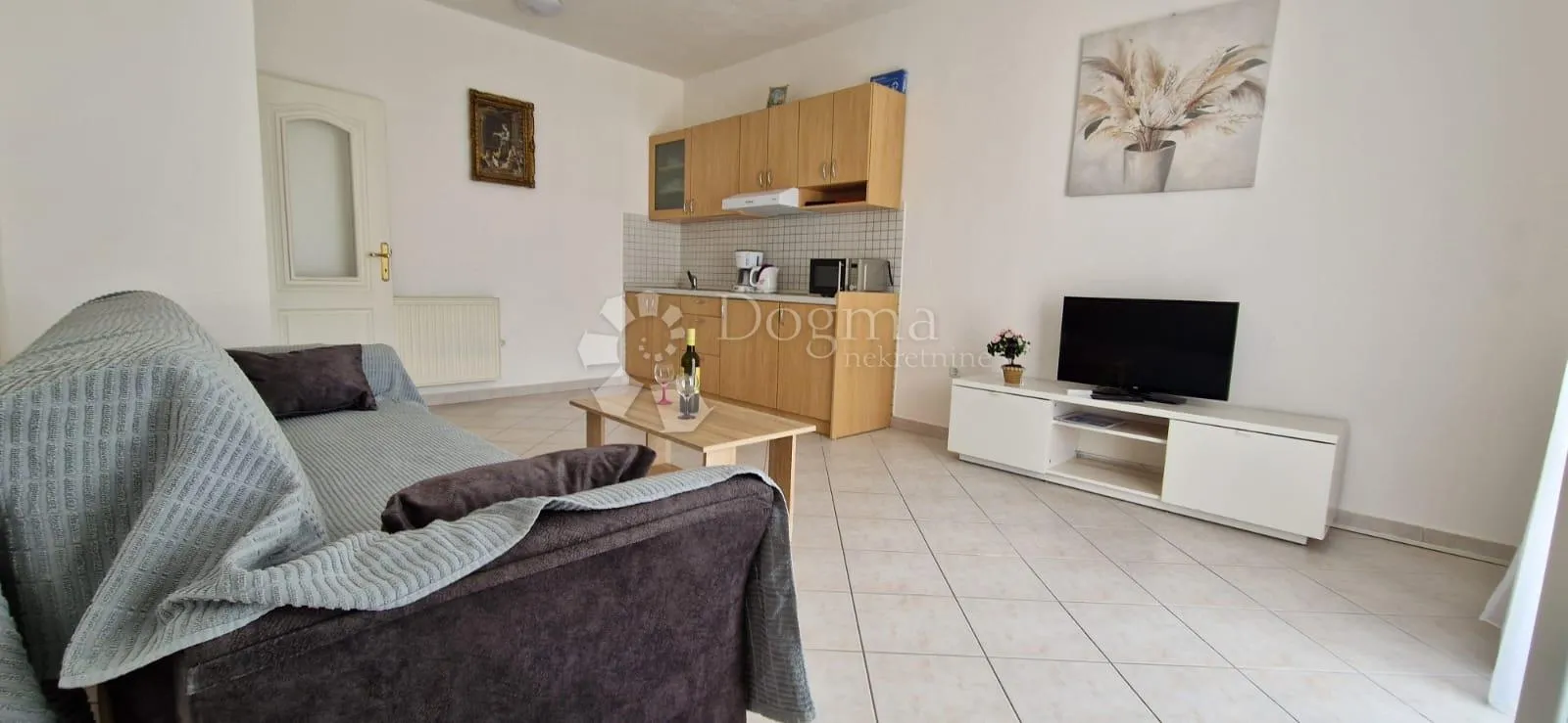 prodaje se – prostrana kuća s apartmanima, pogledom na more i uhodanim turističkim poslom (353 m²) – okrug gornji - slika 13