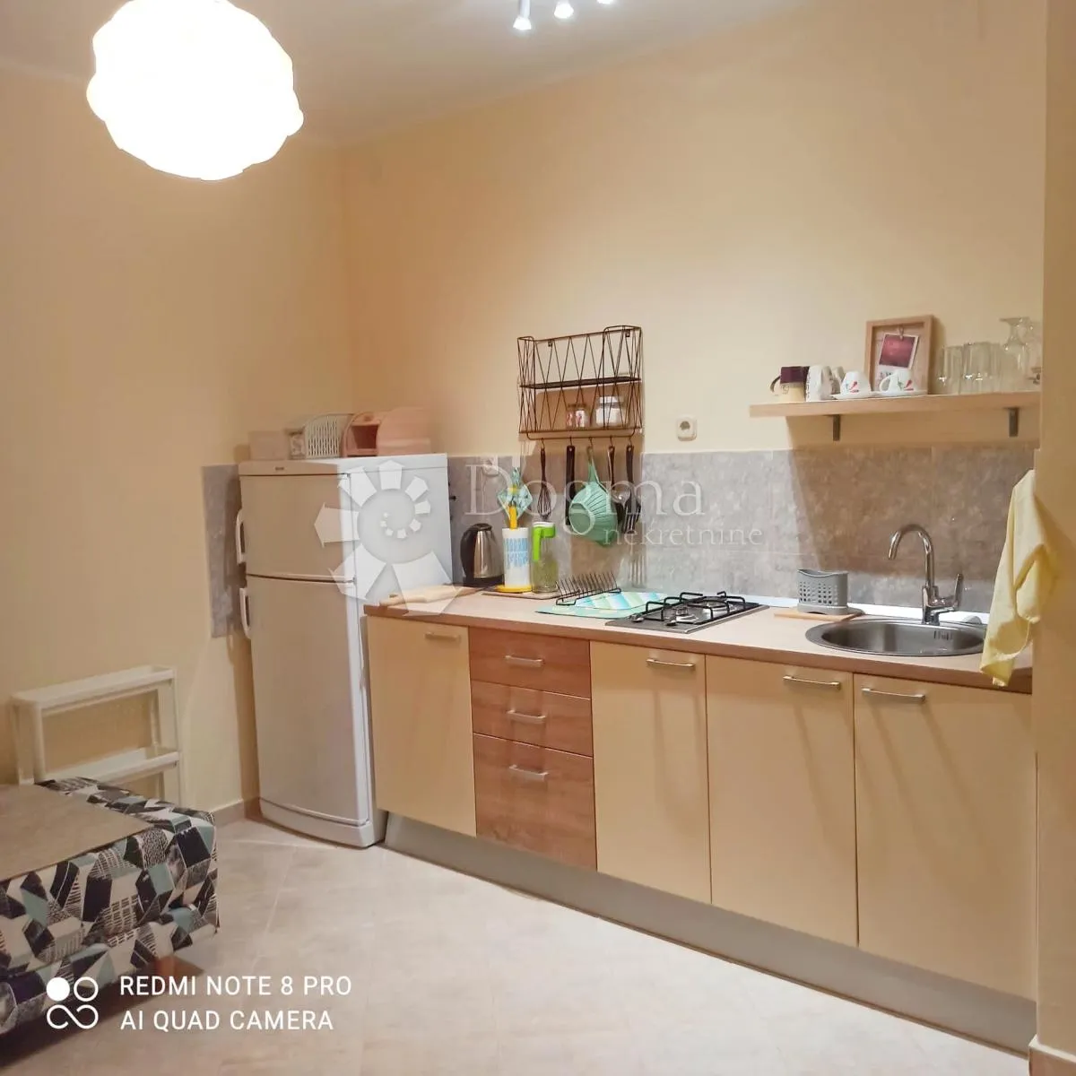 prodaja kuće 80m od mora, 6 apartmana - slika 16