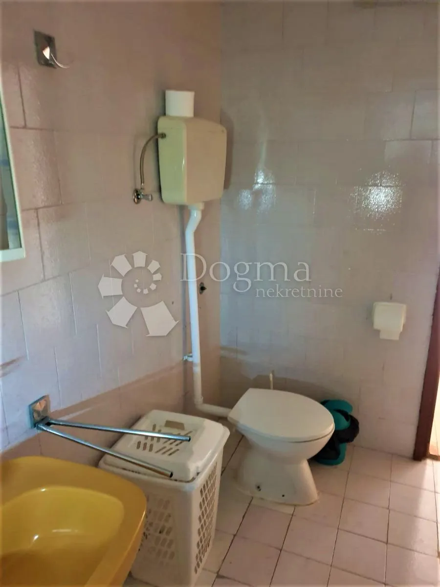 kuća sa tri stambene jedinica sa pogledom na more - slika 7