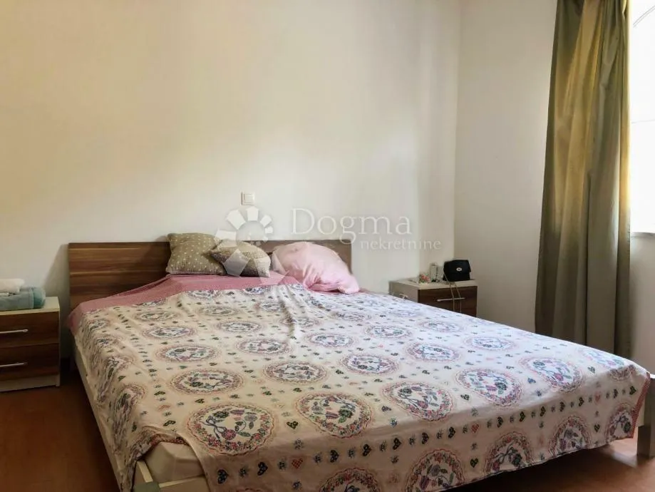krk - baška - vila s velikim stanom i dva apartmana - slika 4