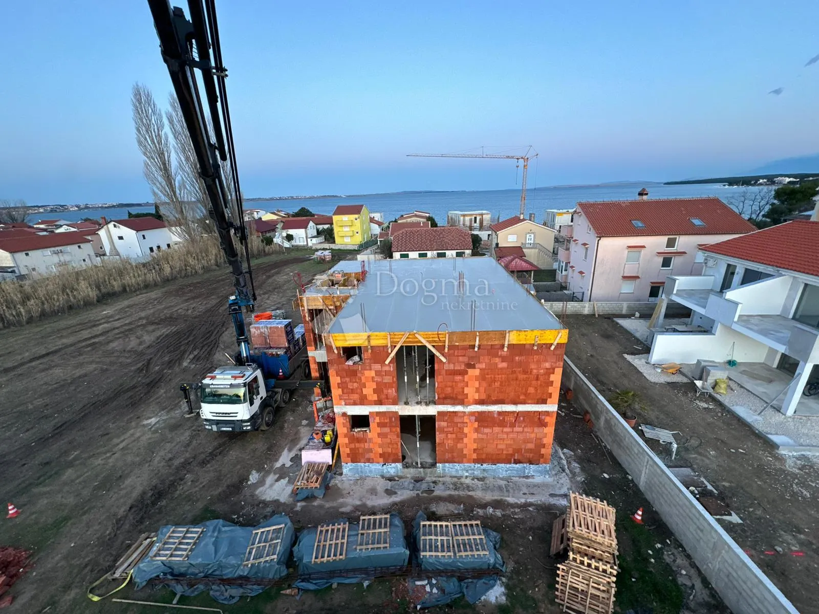 vrsi - luksuzni trosobni apartman 100m od mora, potkrovlje - slika 7