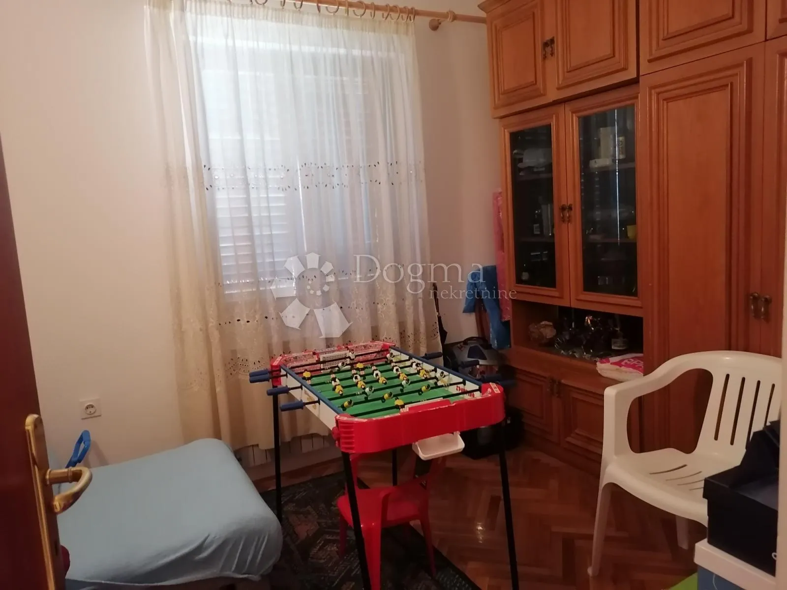 kuća na drenovi s dva trosobna stana i velikom okućnicom - slika 14