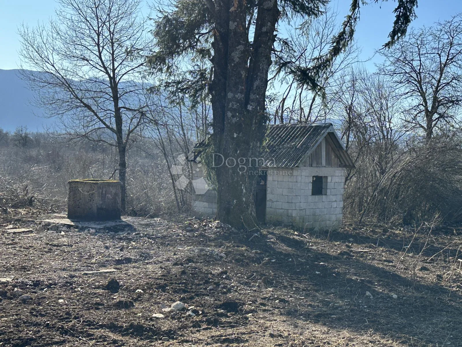 kuća u prirodi i ucrtani objekt s pogledom velebit - slika 22
