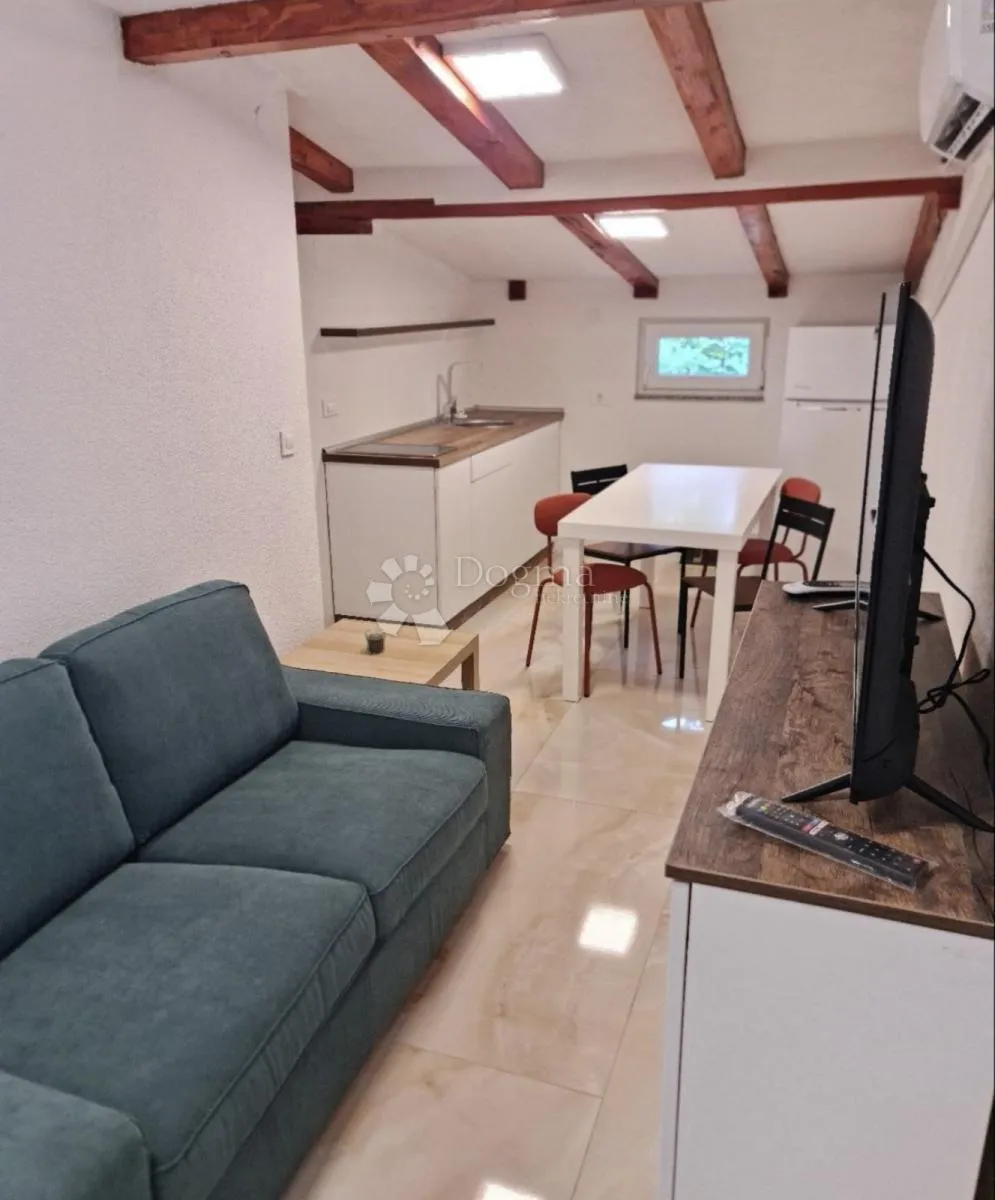 zgrada sa sedam apartmana, prvi red do mora - slika 2