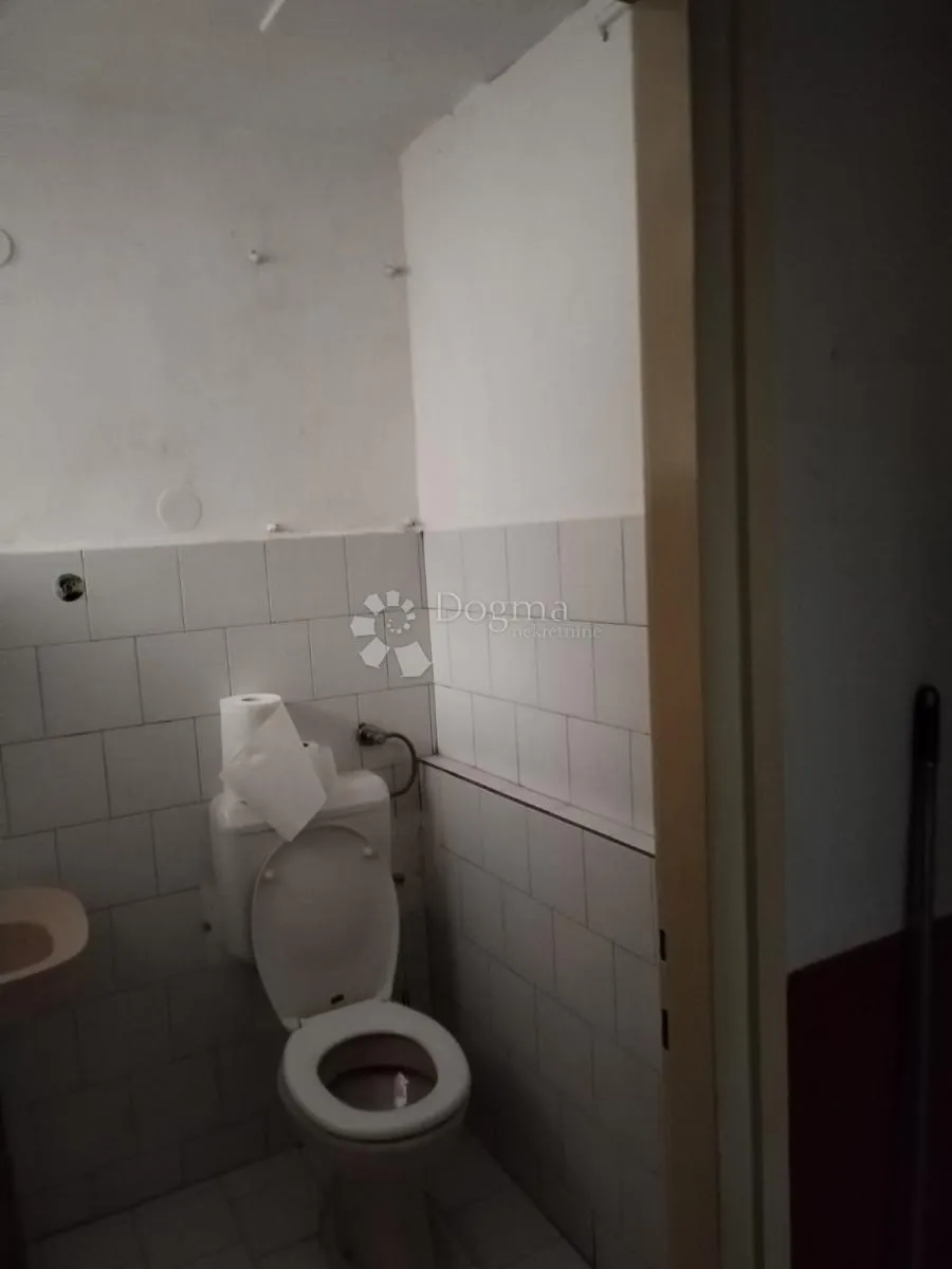 poslovni prostor u samom centru grada - slika 8