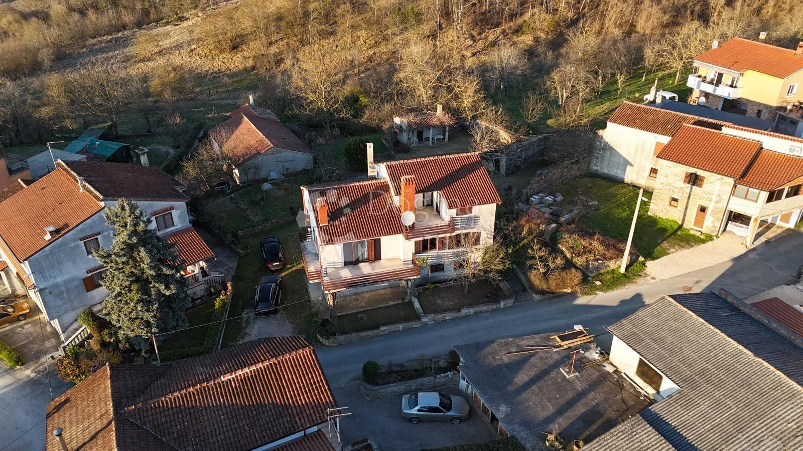 kuća s potencijalom - zarečki krov - slika 7