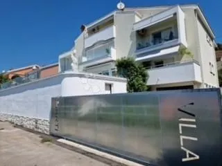 atraktivan stan u villi sa predivnim panoramskim pogledom na more - slika 4